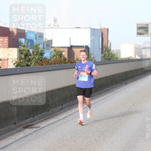 03.10.2026 - Köhlbrandbrückenlauf Jannik Wohlers http://msf.ph/oto/10709053 03.10.2026 09:36:59 Position 3 2172 meine-sportfotos.de