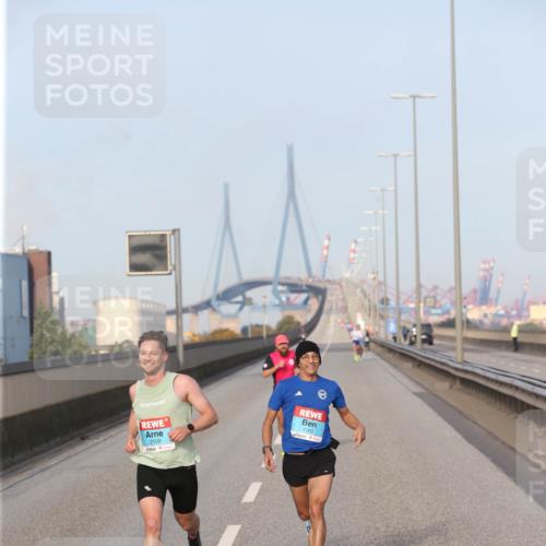 03.10.2026 - Köhlbrandbrückenlauf Jannik Wohlers http://msf.ph/oto/10709078 03.10.2026 09:37:34 Position 3 2109, 1083 meine-sportfotos.de