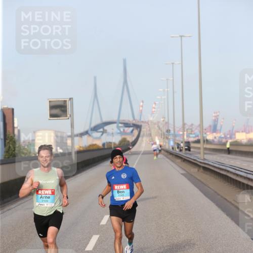 03.10.2026 - Köhlbrandbrückenlauf Jannik Wohlers http://msf.ph/oto/10709082 03.10.2026 09:37:34 Position 3 1083, 2109 meine-sportfotos.de