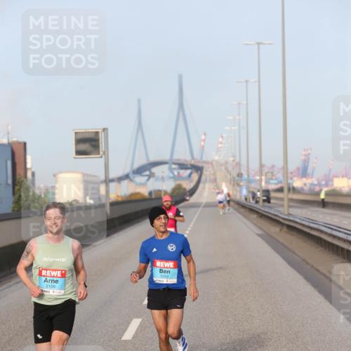 03.10.2026 - Köhlbrandbrückenlauf Jannik Wohlers http://msf.ph/oto/10709086 03.10.2026 09:37:34 Position 3 2109, 1083 meine-sportfotos.de
