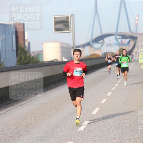 03.10.2026 - Köhlbrandbrückenlauf Jannik Wohlers http://msf.ph/oto/10709207 03.10.2026 09:39:10 Position 3 2181 meine-sportfotos.de