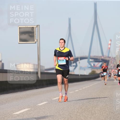 03.10.2026 - Köhlbrandbrückenlauf Jannik Wohlers http://msf.ph/oto/10709219 03.10.2026 09:39:48 Position 3 2117 meine-sportfotos.de