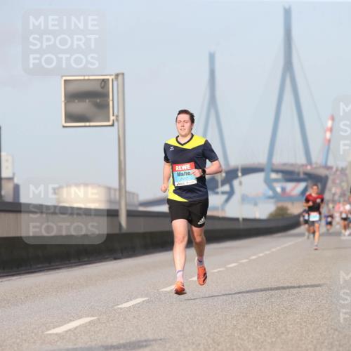 03.10.2026 - Köhlbrandbrückenlauf Jannik Wohlers http://msf.ph/oto/10709221 03.10.2026 09:39:48 Position 3 2117 meine-sportfotos.de