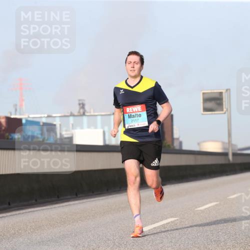 03.10.2026 - Köhlbrandbrückenlauf Jannik Wohlers http://msf.ph/oto/10709223 03.10.2026 09:39:51 Position 3 2117 meine-sportfotos.de