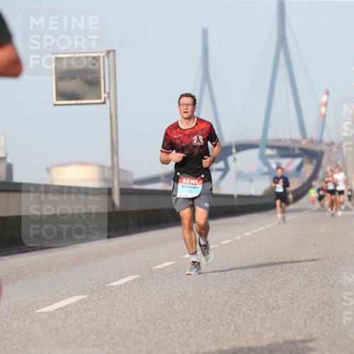 03.10.2026 - Köhlbrandbrückenlauf Jannik Wohlers http://msf.ph/oto/10709250 03.10.2026 09:40:00 Position 3 1097 meine-sportfotos.de