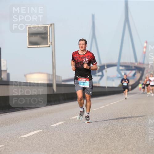 03.10.2026 - Köhlbrandbrückenlauf Jannik Wohlers http://msf.ph/oto/10709254 03.10.2026 09:40:00 Position 3 1097 meine-sportfotos.de