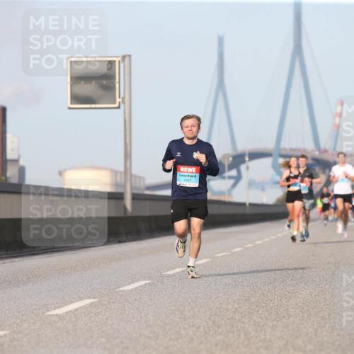 03.10.2026 - Köhlbrandbrückenlauf Jannik Wohlers http://msf.ph/oto/10709257 03.10.2026 09:40:12 Position 3 1007 meine-sportfotos.de