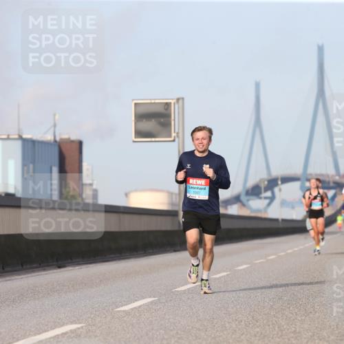03.10.2026 - Köhlbrandbrückenlauf Jannik Wohlers http://msf.ph/oto/10709261 03.10.2026 09:40:13 Position 3 1007 meine-sportfotos.de