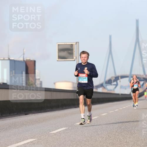 03.10.2026 - Köhlbrandbrückenlauf Jannik Wohlers http://msf.ph/oto/10709263 03.10.2026 09:40:13 Position 3 1007 meine-sportfotos.de