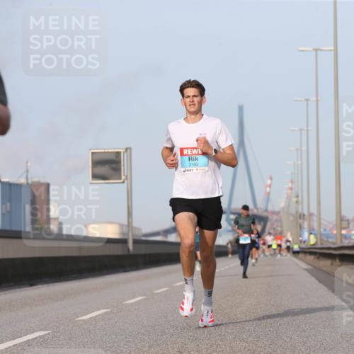 03.10.2026 - Köhlbrandbrückenlauf Jannik Wohlers http://msf.ph/oto/10709301 03.10.2026 09:40:25 Position 3 607, 0, 2183 meine-sportfotos.de