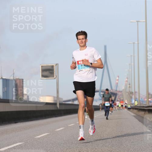 03.10.2026 - Köhlbrandbrückenlauf Jannik Wohlers http://msf.ph/oto/10709303 03.10.2026 09:40:25 Position 3 94, 2183 meine-sportfotos.de