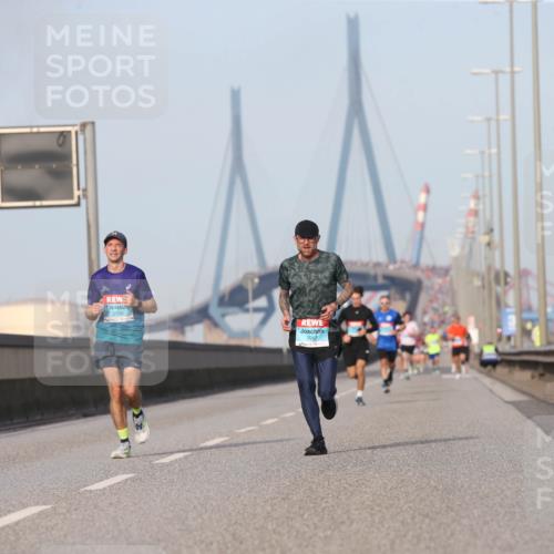 03.10.2026 - Köhlbrandbrückenlauf Jannik Wohlers http://msf.ph/oto/10709310 03.10.2026 09:40:28 Position 3 2165, 2067 meine-sportfotos.de