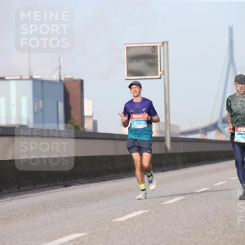 03.10.2026 - Köhlbrandbrückenlauf Jannik Wohlers http://msf.ph/oto/10709314 03.10.2026 09:40:29 Position 3 2165, 2067 meine-sportfotos.de