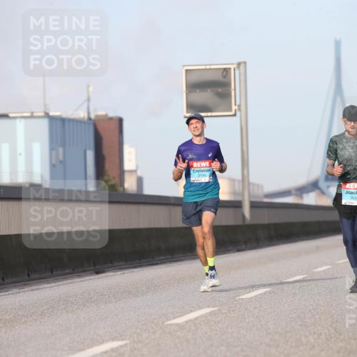 03.10.2026 - Köhlbrandbrückenlauf Jannik Wohlers http://msf.ph/oto/10709316 03.10.2026 09:40:29 Position 3 2165, 2067 meine-sportfotos.de
