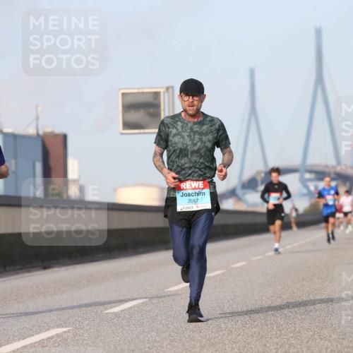03.10.2026 - Köhlbrandbrückenlauf Jannik Wohlers http://msf.ph/oto/10709324 03.10.2026 09:40:32 Position 3 2165, 2067 meine-sportfotos.de