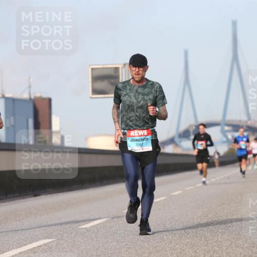 03.10.2026 - Köhlbrandbrückenlauf Jannik Wohlers http://msf.ph/oto/10709326 03.10.2026 09:40:32 Position 3 2165, 2067 meine-sportfotos.de