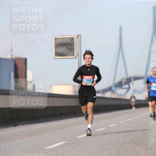 03.10.2026 - Köhlbrandbrückenlauf Jannik Wohlers http://msf.ph/oto/10709337 03.10.2026 09:40:38 Position 3 2153 meine-sportfotos.de