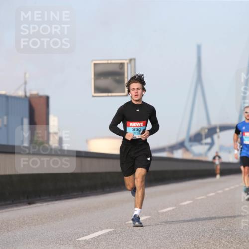 03.10.2026 - Köhlbrandbrückenlauf Jannik Wohlers http://msf.ph/oto/10709342 03.10.2026 09:40:38 Position 3 2153 meine-sportfotos.de