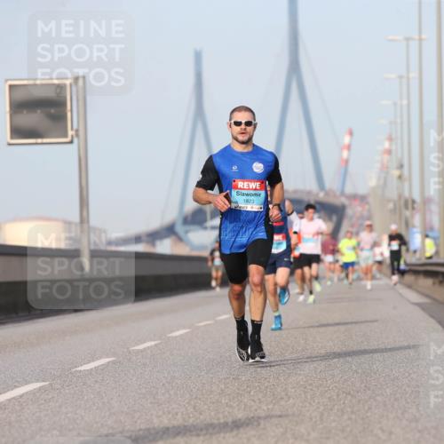 03.10.2026 - Köhlbrandbrückenlauf Jannik Wohlers http://msf.ph/oto/10709352 03.10.2026 09:40:41 Position 3 1823 meine-sportfotos.de