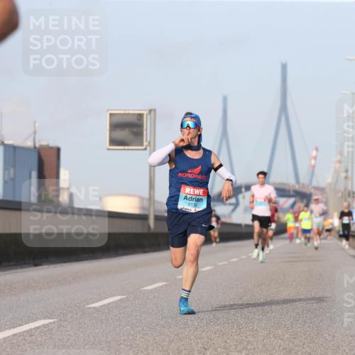 03.10.2026 - Köhlbrandbrückenlauf Jannik Wohlers http://msf.ph/oto/10709354 03.10.2026 09:40:46 Position 3 2130 meine-sportfotos.de