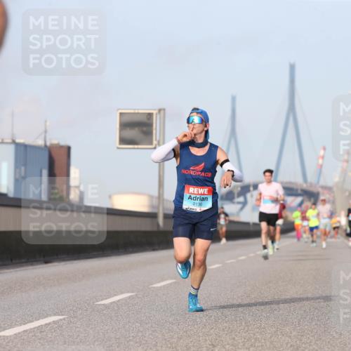 03.10.2026 - Köhlbrandbrückenlauf Jannik Wohlers http://msf.ph/oto/10709356 03.10.2026 09:40:46 Position 3 2130 meine-sportfotos.de