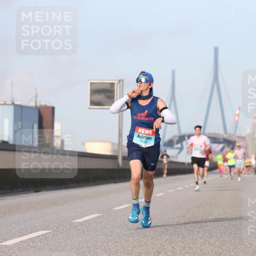 03.10.2026 - Köhlbrandbrückenlauf Jannik Wohlers http://msf.ph/oto/10709358 03.10.2026 09:40:46 Position 3 2130 meine-sportfotos.de