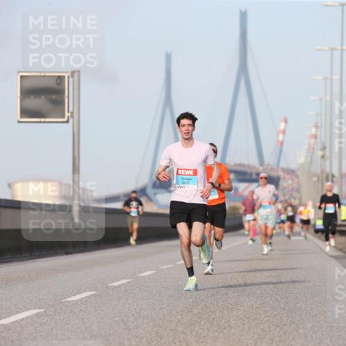 03.10.2026 - Köhlbrandbrückenlauf Jannik Wohlers http://msf.ph/oto/10709371 03.10.2026 09:40:50 Position 3 3803 meine-sportfotos.de