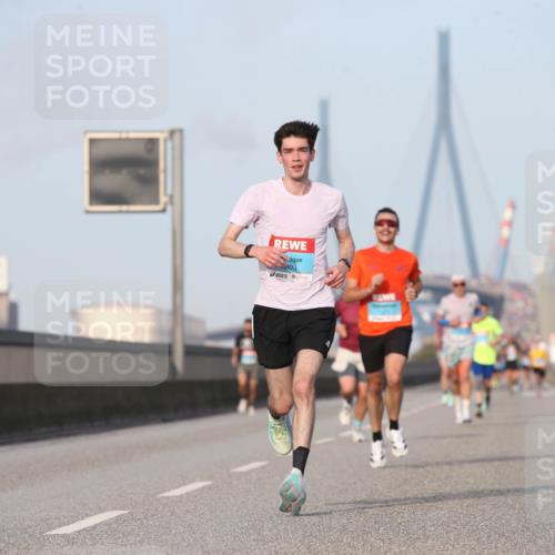 03.10.2026 - Köhlbrandbrückenlauf Jannik Wohlers http://msf.ph/oto/10709379 03.10.2026 09:40:51 Position 3 803 meine-sportfotos.de