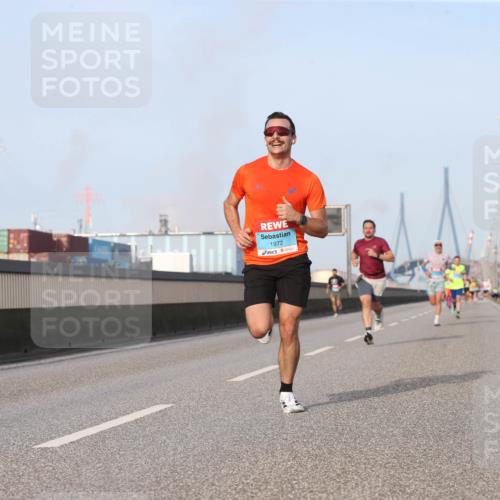03.10.2026 - Köhlbrandbrückenlauf Jannik Wohlers http://msf.ph/oto/10709391 03.10.2026 09:40:57 Position 3 1972 meine-sportfotos.de