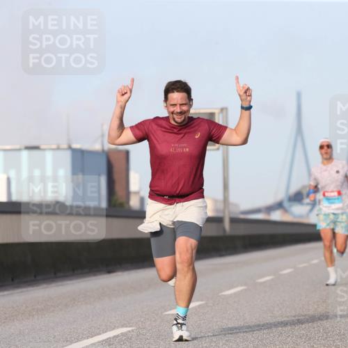 03.10.2026 - Köhlbrandbrückenlauf Jannik Wohlers http://msf.ph/oto/10709396 03.10.2026 09:40:59 Position 3 42, 195, 401 meine-sportfotos.de