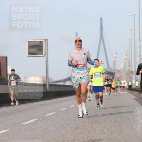 03.10.2026 - Köhlbrandbrückenlauf Jannik Wohlers http://msf.ph/oto/10709401 03.10.2026 09:41:00 Position 3 1064 meine-sportfotos.de