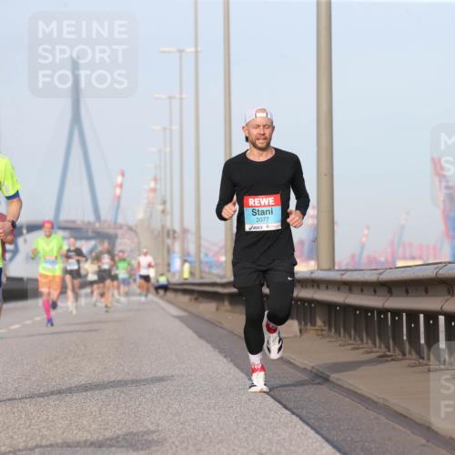 03.10.2026 - Köhlbrandbrückenlauf Jannik Wohlers http://msf.ph/oto/10709403 03.10.2026 09:41:03 Position 3 2135, 2077 meine-sportfotos.de