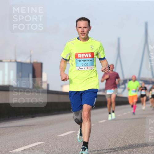 03.10.2026 - Köhlbrandbrückenlauf Jannik Wohlers http://msf.ph/oto/10709408 03.10.2026 09:41:05 Position 3 2135 meine-sportfotos.de