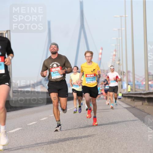 03.10.2026 - Köhlbrandbrückenlauf Jannik Wohlers http://msf.ph/oto/10709438 03.10.2026 09:41:16 Position 3 1413, 27, 1296 meine-sportfotos.de