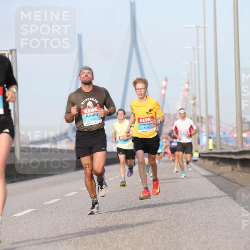 03.10.2026 - Köhlbrandbrückenlauf Jannik Wohlers http://msf.ph/oto/10709440 03.10.2026 09:41:16 Position 3 27, 1413, 1296 meine-sportfotos.de