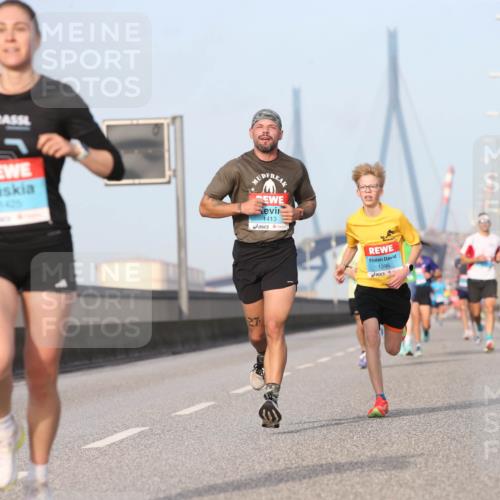 03.10.2026 - Köhlbrandbrückenlauf Jannik Wohlers http://msf.ph/oto/10709445 03.10.2026 09:41:17 Position 3 27, 1413, 1296 meine-sportfotos.de