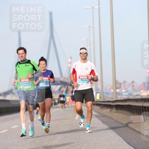 03.10.2026 - Köhlbrandbrückenlauf Jannik Wohlers http://msf.ph/oto/10709465 03.10.2026 09:41:23 Position 3 2045, 2125, 1357 meine-sportfotos.de