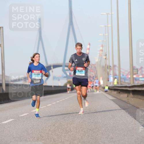 03.10.2026 - Köhlbrandbrückenlauf Jannik Wohlers http://msf.ph/oto/10709480 03.10.2026 09:41:28 Position 3 2278, 142 meine-sportfotos.de