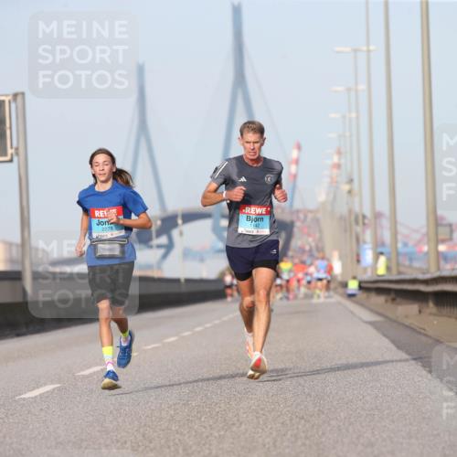 03.10.2026 - Köhlbrandbrückenlauf Jannik Wohlers http://msf.ph/oto/10709482 03.10.2026 09:41:29 Position 3 2278, 142 meine-sportfotos.de