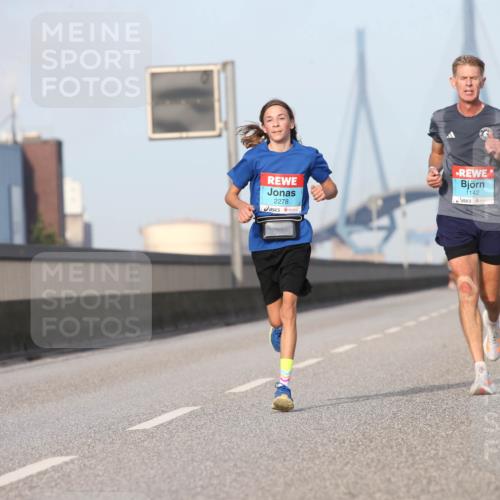 03.10.2026 - Köhlbrandbrückenlauf Jannik Wohlers http://msf.ph/oto/10709488 03.10.2026 09:41:30 Position 3 2278, 1142 meine-sportfotos.de