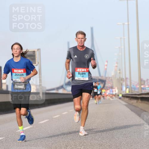 03.10.2026 - Köhlbrandbrückenlauf Jannik Wohlers http://msf.ph/oto/10709500 03.10.2026 09:41:32 Position 3 20, 227, 1142 meine-sportfotos.de
