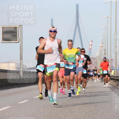 03.10.2026 - Köhlbrandbrückenlauf Jannik Wohlers http://msf.ph/oto/10709566 03.10.2026 09:42:01 Position 3 3708, 210, 1803, 2218, 12 meine-sportfotos.de