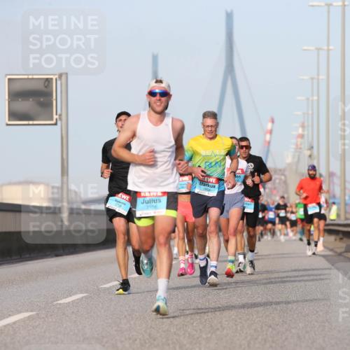 03.10.2026 - Köhlbrandbrückenlauf Jannik Wohlers http://msf.ph/oto/10709568 03.10.2026 09:42:01 Position 3 3708, 2108, 3804, 1803 meine-sportfotos.de