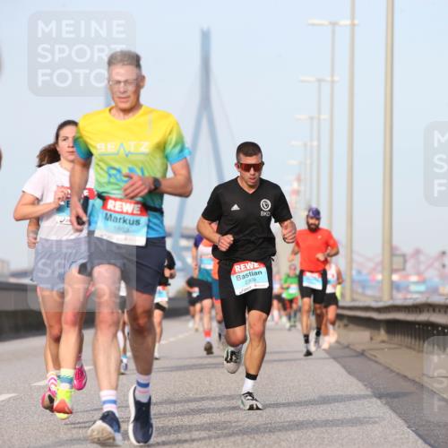 03.10.2026 - Köhlbrandbrückenlauf Jannik Wohlers http://msf.ph/oto/10709585 03.10.2026 09:42:04 Position 3 1802, 2309 meine-sportfotos.de
