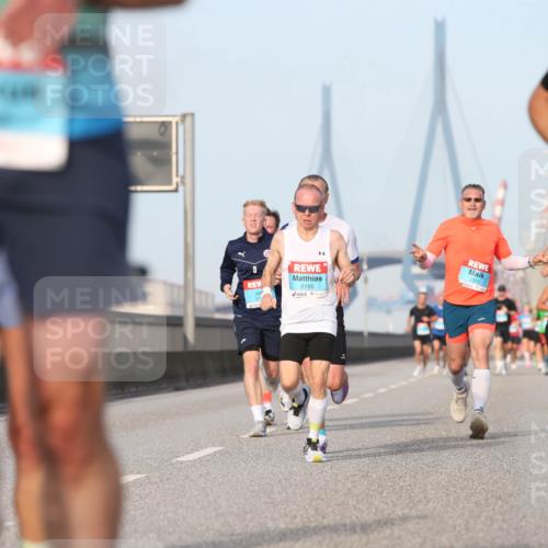 03.10.2026 - Köhlbrandbrückenlauf Jannik Wohlers http://msf.ph/oto/10709597 03.10.2026 09:42:07 Position 3 2195 meine-sportfotos.de