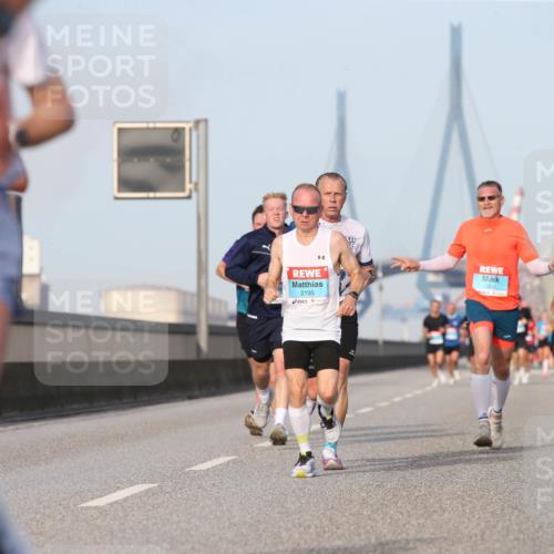 03.10.2026 - Köhlbrandbrückenlauf Jannik Wohlers http://msf.ph/oto/10709601 03.10.2026 09:42:07 Position 3 2195, 2355 meine-sportfotos.de