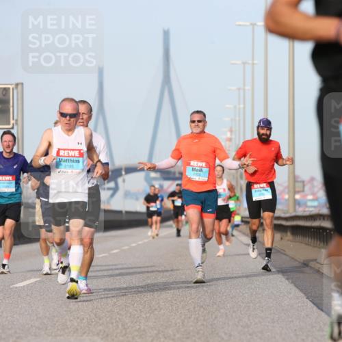 03.10.2026 - Köhlbrandbrückenlauf Jannik Wohlers http://msf.ph/oto/10709607 03.10.2026 09:42:08 Position 3 2195, 2355 meine-sportfotos.de