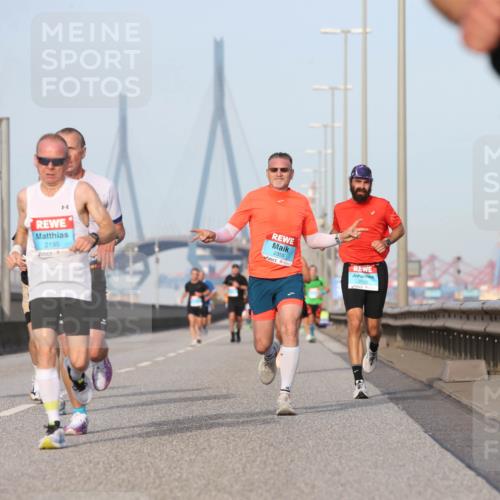 03.10.2026 - Köhlbrandbrückenlauf Jannik Wohlers http://msf.ph/oto/10709611 03.10.2026 09:42:08 Position 3 1129, 24, 2195, 2355, 2155 meine-sportfotos.de