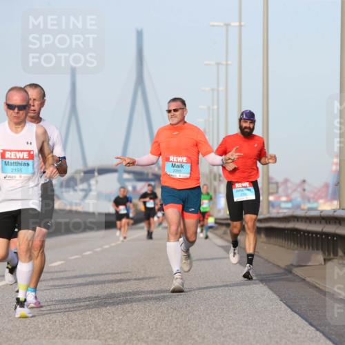 03.10.2026 - Köhlbrandbrückenlauf Jannik Wohlers http://msf.ph/oto/10709615 03.10.2026 09:42:09 Position 3 1129, 2195, 2355, 2155 meine-sportfotos.de
