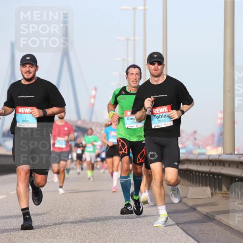 03.10.2026 - Köhlbrandbrückenlauf Jannik Wohlers http://msf.ph/oto/10709676 03.10.2026 09:42:24 Position 3 3864, 2046, 2656 meine-sportfotos.de